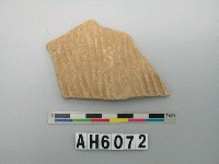 藏品(淺褐色細砂陶片)的圖片